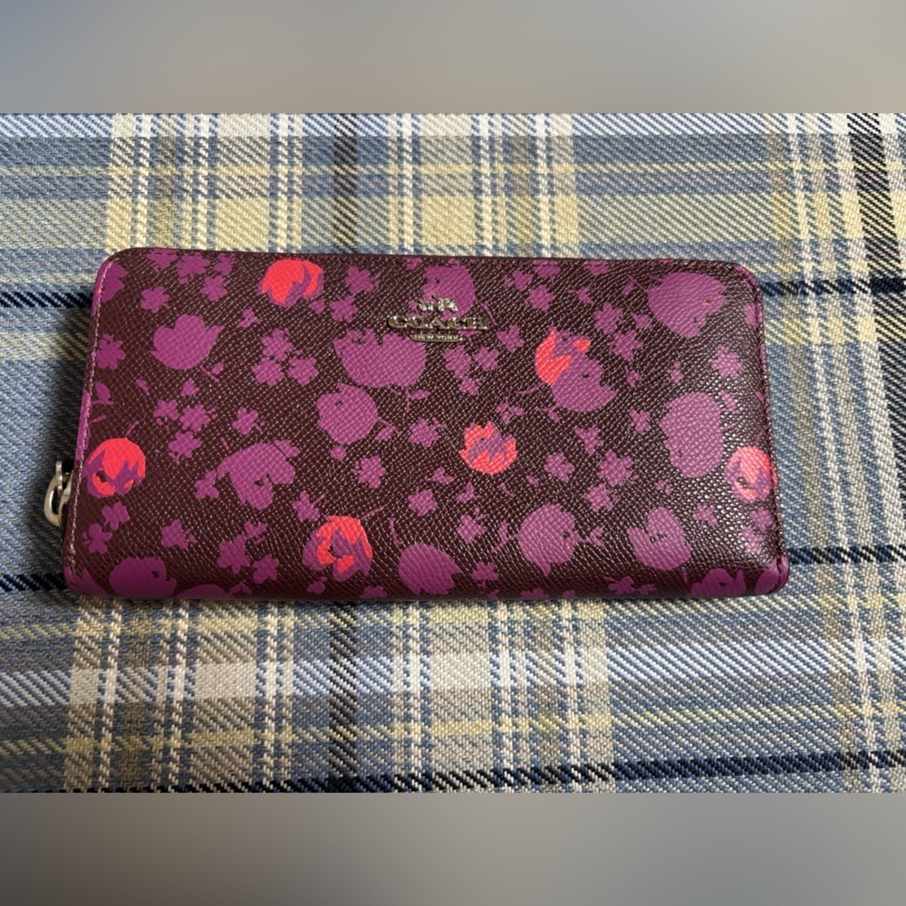 Coach Floral Zip Around Accordion Wallet with Credit Card Pocket Slip